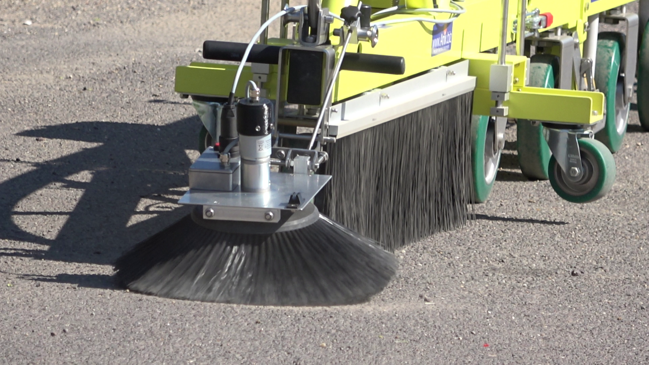 Planograf mit Kehrmaschine